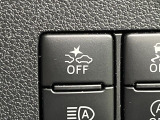 【スマートアシスト】走行中に前方の車両等を認識し、衝突しそうな時は警報とブレーキで衝突回避と被害軽減をアシスト。より安全にドライブをお楽しみいただけます。