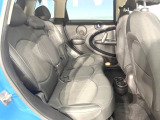 ●後部座席も気になるようなキズ・汚れやへたり等、大きなダメージはなく、良好な状態です。