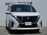 アダプティブLEDヘッドライト。フロントカメラで前方の状況を検知し対向車や先行車に眩しい思いをさせることなく必要なところだけを遠くまで照射します。