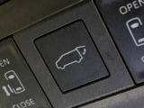 【パワーバックドア】スマートキーや運転席のボタンを押すだけでリアゲートが自動で開閉します!荷物を持っている時や、高い位置にあるバックドアを閉める際に便利な機能です♪