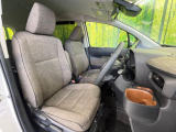 運転席シート廻りは使用感も少なく、良好な状態となっています。丁寧に使われていたことがよくわかりますね。
