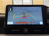バックガイドモニター付きです。車の後方に小型カメラが付いており、バックする際の後方の様子をモニター上に表示します。