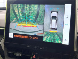 【パノラミックビューモニター】専用のカメラにより、上から見下ろしたような視点で360度クルマの周囲を確認することができます☆死角部分も確認しやすく、狭い場所での切り返しや駐車もスムーズに行えます。