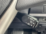 【クルーズコントロール】高速道路もラクラク走行。アクセルを離しても一定速度で走行ができ、長距離運転時の負担を軽減!加速・減速も簡単なスイッチ操作で調整できます。