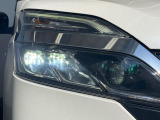 【LEDヘッドライト】悪天候や夜間走行時も良好な視界を確保し安心して運転できる高輝度LEDヘッドライトを装備!点灯速度が早く、消費電力も抑えられています。