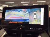 【パノラミックビューモニター】専用のカメラにより、上から見下ろしたような視点で360度クルマの周囲を確認することができます☆死角部分も確認しやすく、狭い場所での切り返しや駐車もスムーズに行えます。