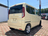 後退時ブレーキサポートです。リヤバンパーに搭載した4つのセンサーで後方の障害物をブザー音とメーター表示で障害物をお知らせ。衝突被害軽減ブレーキが作動し衝突の回避または衝突時の被害を軽減します。