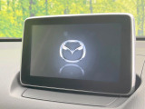 【マツダコネクト】車内の雰囲気にマッチした一体型タイプのディスプレイ。各種車輌設定やBluetooth再生等、様々な機能が楽しめます。専用SDカードのご購入で、ナビ機能も使用出来ます。