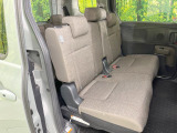 後部座席も気になる運転席シート廻りは使用感も少なく、良好な状態となっています。前オーナー様が丁寧に使っていたことがよくわかりますね。ようなキズ・汚れやへたり等、大きなダメージはなく、良好な状態です。