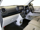 見通しのよいすっきりとした視界で、誰でも運転しやすいです。運転のしやすさは疲れにくさにも繋がりますよ♪