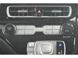 【オートエアコン】お好きな温度に設定すれば自動的に温度を調節、車内を快適空間に仕上げてくれます。