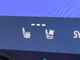 【シートベンチレーション】夏場は涼しい風でお尻や背中の熱やムレを防ぎ、冬はエアコンよりも早く温まってポカポカに!季節を問わず快適に過ごせます。