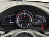 【メーターまわり】ドライバーから見やすい位置にあって安全運転に寄与します。マルチインフォメーションディスプレイでは、クルマに関するたくさんの情報を確認可能。