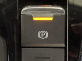 【電動パーキングブレーキ】パーキングブレーキを指先だけで操作可能です!力の弱い人にも安心してブレーキをかけていただけます!