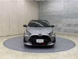お車購入のポイントとなるフロントマスクです!シャープな目つきが印象的なデザインのヘッドランプです。