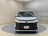 お車購入のポイントとなるフロントマスクです!シャープな目つきが印象的なデザインのヘッドランプです。