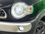【LEDヘッドライト】悪天候や夜間走行時も良好な視界を確保し安心して運転できる高輝度LEDヘッドライトを装備!点灯速度が早く、消費電力も抑えられています。