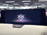 【メーカー純正ナビ】インテリアに溶け込むスタイリッシュな「専用設計」メーカーナビを装備♪視認性や操作性など基本性能にも優れ、より上質なカーライフをお楽しみいただけます。