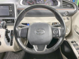 【純正革巻きステアリング】上質な革を使用することで、手にしっかり馴染みとても運転しやすいハンドルです♪
