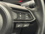 【レーダークルーズコントロール】従来のクルコンの機能に加え、先行車に接近すると、安全な車間距離を保ちながら先行車の車速に合わせ追従するシステム。