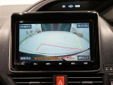 バックガイドモニターで、後方を確認しながら安心して駐車することができます。運転初心者も熟練者も必須の機能ですよ!
