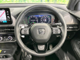 インテリアに合わせたデザインのステアリングは、運転される方のことも考え、運転しやすい形状、大きさです。是非一度、実際に触ってお確かめください。