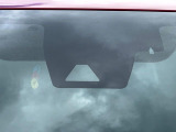 【トヨタセーフティセンス】走行中に前方の車両等を認識し、衝突しそうな時は警報とブレーキで衝突回避と被害軽減をアシスト。より安全にドライブをお楽しみいただけます。