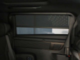 後部座席に乗っている方を直射日光や日焼けから守るサンシェード装備。駐停車している際も外の目線が気になりません。