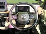 インテリアに合わせたデザインのステアリングは、運転される方のことも考え、運転しやすい形状、大きさです。是非一度、実際に触ってお確かめください。