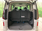普段のお買い物や通勤、送迎等に十分な荷室スペースを確保しております。セカンドシートを倒すと、大きな荷物の積載も可能です♪