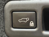 【ハンズフリーパワーバックドア】リアバンパー下部に足先を出し入れするだけでバックドアが自動で開閉♪両手が荷物でふさがっている時でもラクラク開閉操作が行えます!