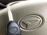 【キーレス】少し離れた場所からでもボタン一つでドアの開錠・施錠ができるのでとっても便利!ドアの鍵穴周りに傷をつけることもありません♪