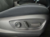 パワーシート搭載。微妙な調整が手軽にでき、ピッタリのポジションで運転することが可能です。