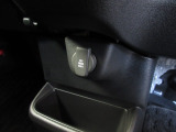 【POWEROUTLET】12V電源ソケットを設置しております。周辺機器の充電にご利用頂けます☆