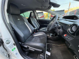 足元もゆったり、車内も広々快適です!もちろん助手席への移動も楽々可能です!