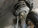 お車を安心してお乗りいただく為には、足回りの定期点検が欠かせません。サービスサポート(有償保証)では無料点検もご提供しており、安心のカーライフをお過ごしいただけるサポート体制が整っています。