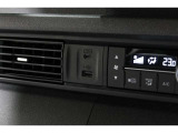 スマートフォンなどの音楽再生が可能なUSB接続ジャック装備車両です♪♪♪