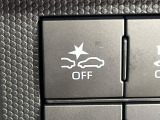 【スマートアシスト】走行中に前方の車両等を認識し、衝突しそうな時は警報とブレーキで衝突回避と被害軽減をアシスト。より安全にドライブをお楽しみいただけます。