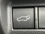 【パワーバックドア】スマートキーや運転席のボタンを押すだけでリアゲートが自動で開閉します!荷物を持っている時や、高い位置にあるバックドアを閉める際に便利な機能です♪