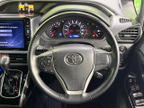 【純正革巻きステアリング】上質な革を使用することで、手にしっかり馴染みとても運転しやすいハンドルです♪