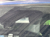 【エマージェンシーブレーキ】走行中に前方の車両等を認識し、衝突しそうな時は警報とブレーキで衝突回避と被害軽減をアシスト。より安全にドライブをお楽しみいただけます。