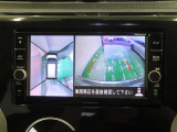 パノラミックビューモニター搭載。カメラで車両周囲の状況を映し出すため、狭い場所での駐車などに役立ちます。