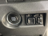 【電動格納ミラー】サイドミラーは電動格納式となっており、狭い駐車場でもキズがつくリスクを抑えられます。