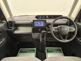 視界が広く収納が多い運転席ですよ(^^♪