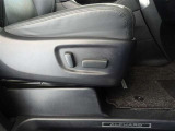 パワーシート搭載。微妙な調整が手軽にでき、ピッタリのポジションで運転することが可能です。