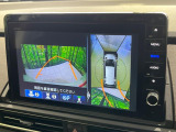 【マルチビューカメラシステム】専用のカメラにより、上から見下ろしたような視点で360度クルマの周囲を確認することができます☆死角部分も確認しやすく、狭い場所での切り返しや駐車もスムーズに行えます。