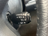 【クルーズコントロール】高速道路もラクラク走行。アクセルを離しても一定速度で走行ができ、長距離運転時の負担を軽減!加速・減速も簡単なスイッチ操作で調整できます。