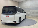 全車1年間の走行距離無制限のロングラン保証付きです。また、さらに安心をお求めの方には1年〜2年の保証延長ができる「ロングラン&alpha;保証」(有償)もお選びいただけます。