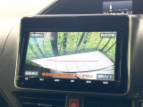【バックカメラ】駐車時に後方がリアルタイム映像で確認できます。大型商業施設や立体駐車場での駐車時や、夜間のバック時に大活躍!運転スキルに関わらず、今や必須となった装備のひとつです!