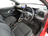 シンプルで使いやすいデザインの運転席です。